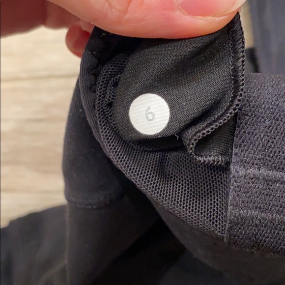 LULULEMON BLACK RACEBACK TANK - Picture 4 of 4